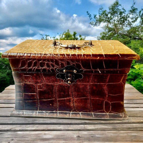 Vintage Hinged Wood Box Leather Overlay Felt Interior Metal Handle Trinket Jewel - Picture 2 of 14